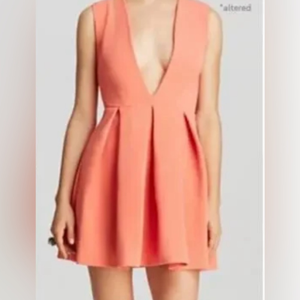Avec Les Filles Coral Pleated Dress. Large. New without tags